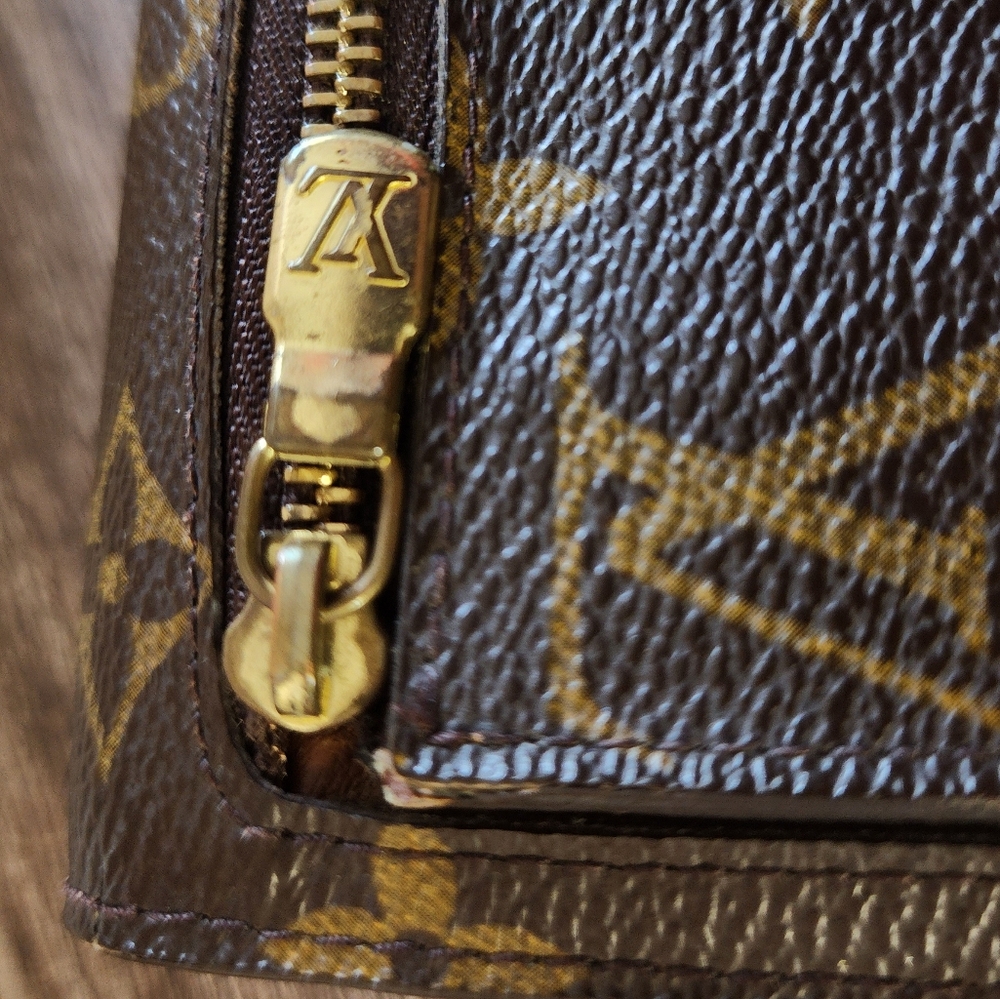 Louis Vuitton Monogram Black and Gold Wallet - Picture 5 of 16